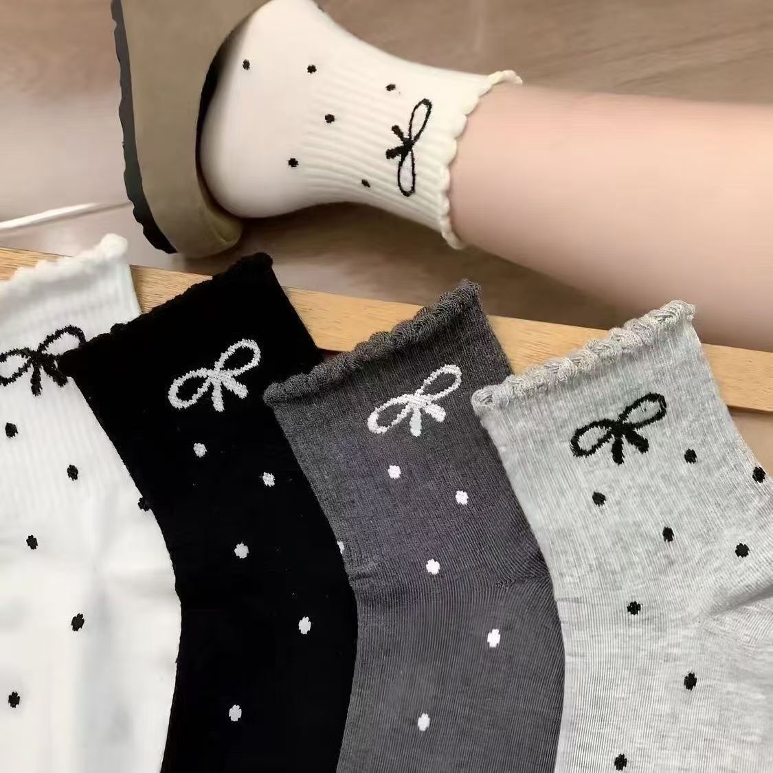 【博雅宠粉】10双装波点蝴蝶结女袜子春秋冬款学生百搭中筒袜 到手价¥9.99